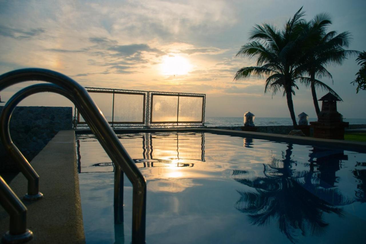 Sea Memories White Sand Beach Hotel Хуа Хин Экстерьер фото
